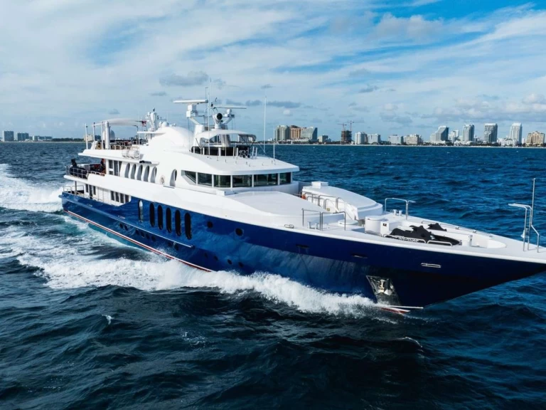 Wynajem Luksusowy jacht Oceanfast z patentem 