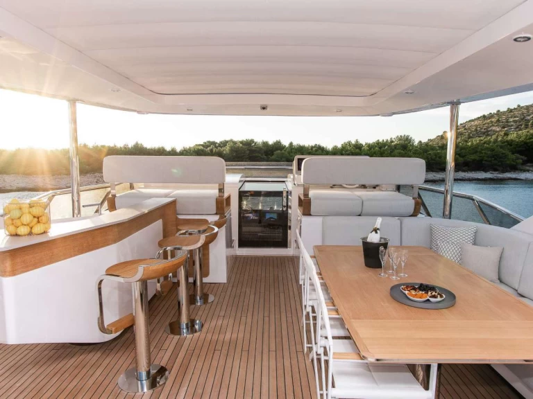 Luksusowy jacht do wynajmu w Skiathos w najlepszej cenie