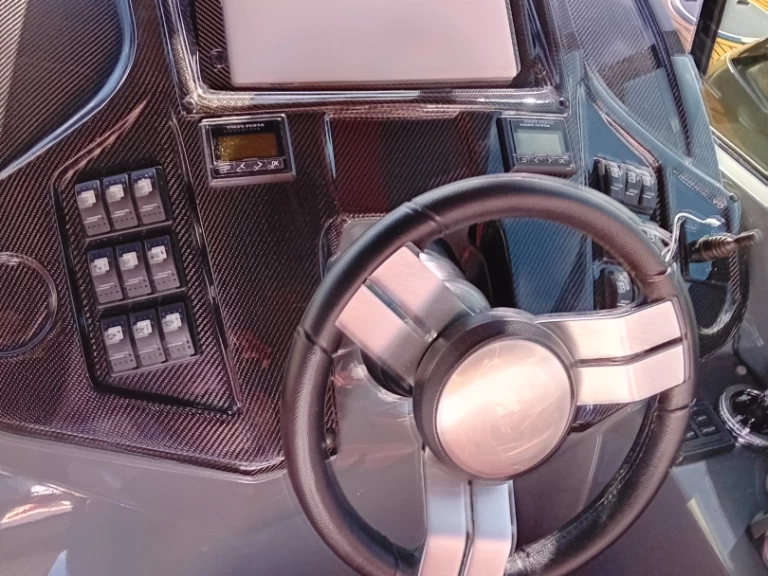 Grginić Mirakul 40 między profesjonalistami a osobami prywatnymi w Biograd na Moru