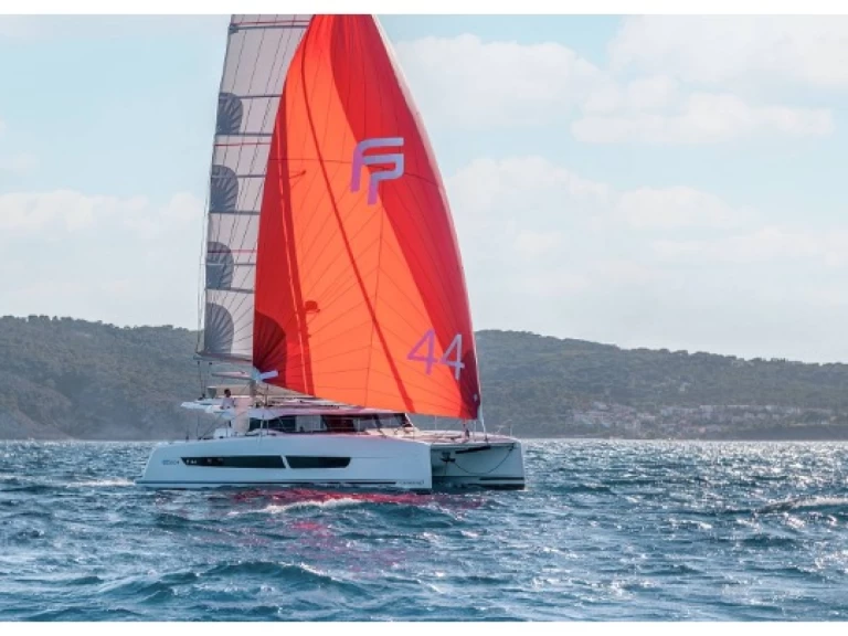 Fountaine Pajot Fountaine Pajot FP 44 Maestro - 3 cab. między profesjonalistami a osobami prywatnymi w Saint-Raphael