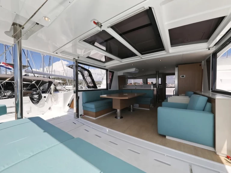 Katamaran do wynajmu w Donji Seget w najlepszej cenie