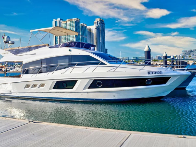 Wynajem łodzi Dubai Marina tanio majesty 48ft