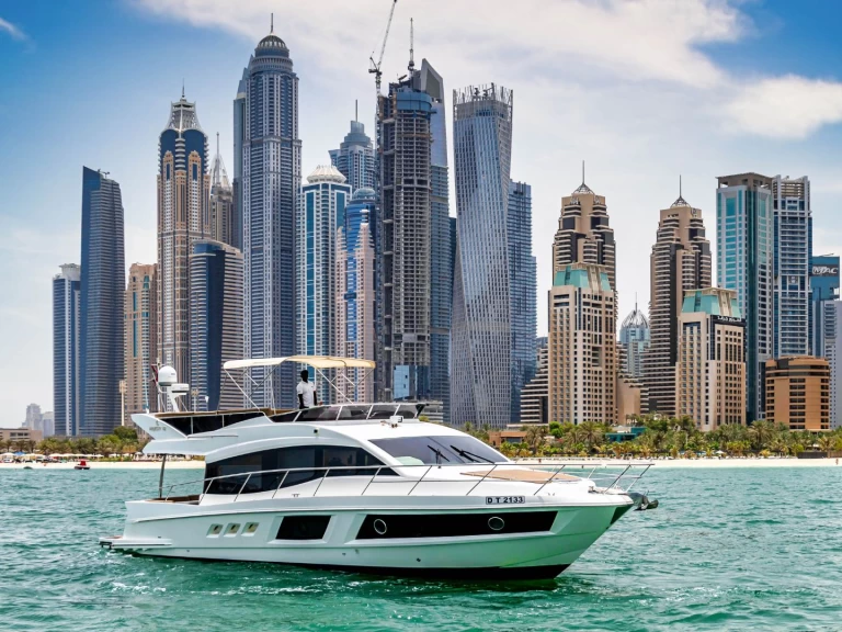Wynajem Luksusowy jacht w Dubai Marina - Gulf Craft majesty 48ft