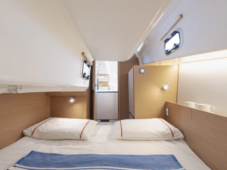 Jeanneau Sun Odyssey 350 między profesjonalistami a osobami prywatnymi w La Rochelle