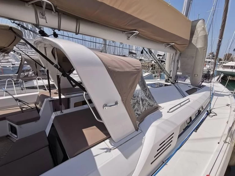 Wynajem Żaglowiec Bénéteau z patentem 