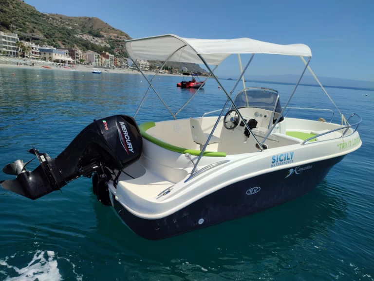 Kamarina k 505 między profesjonalistami a osobami prywatnymi w Letojanni