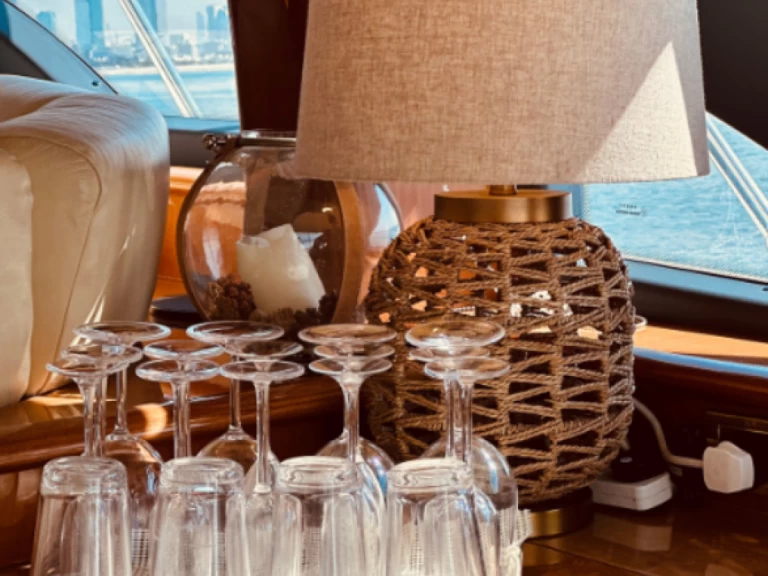 Wynajmij Azimut Azimut 62 Fly w Dubai Marina