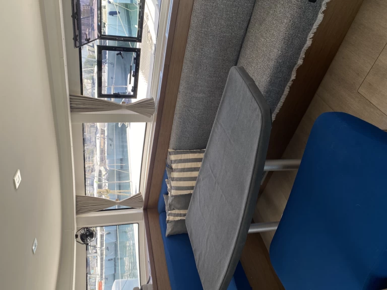 Wynajem Katamaran Lagoon z patentem 