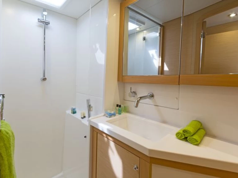 Wynajmij Katamaran z lub bez skippera Lagoon w Perigiali