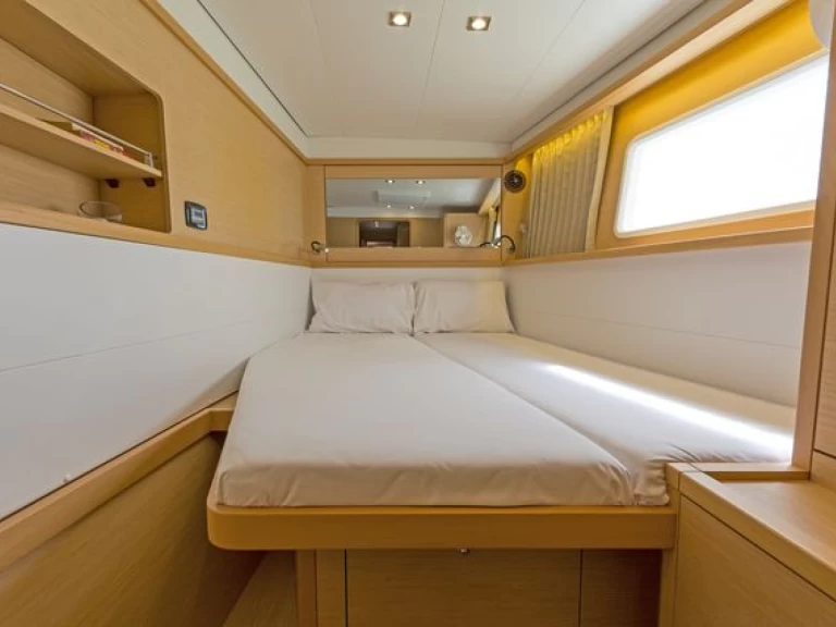 Wynajem Katamaran Lagoon z patentem 