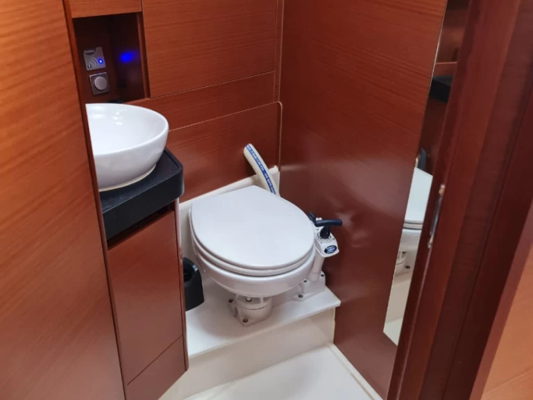 Hanse Hanse 418 między profesjonalistami a osobami prywatnymi w Perigiali