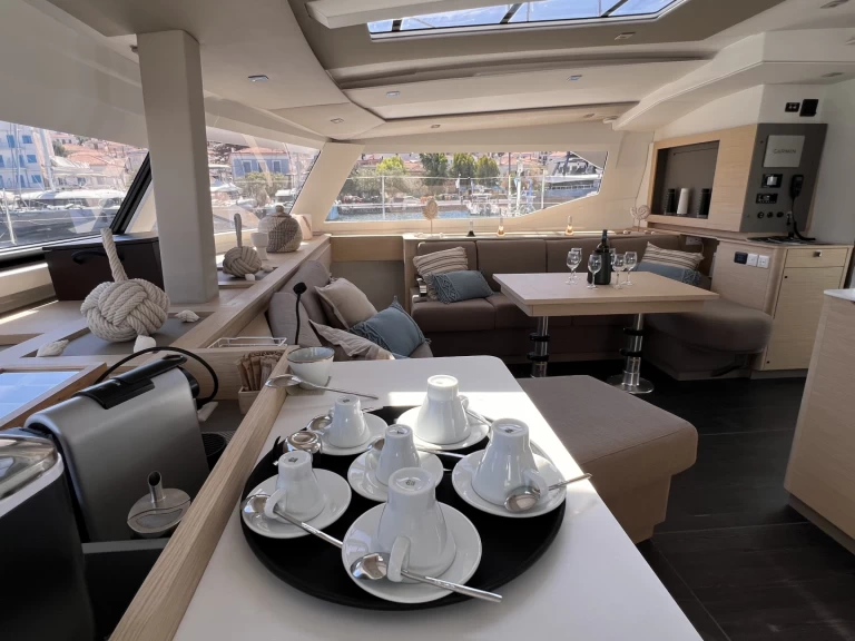 Wynajmij Fountaine Pajot Aura 51 w Perigiali
