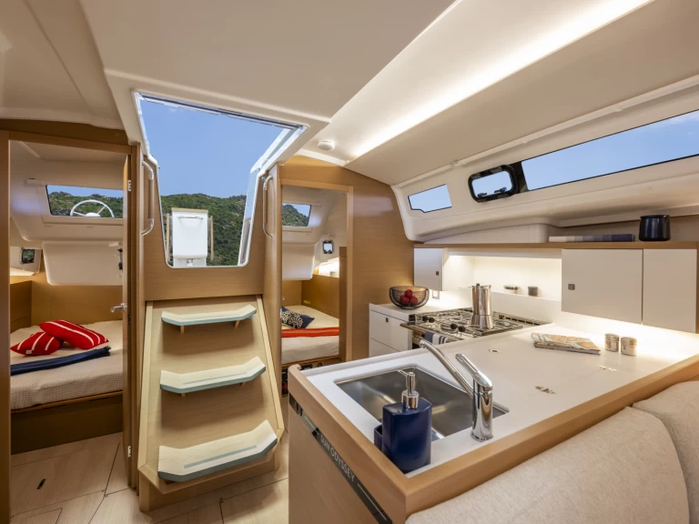 Wynajem Żaglowiec Jeanneau z patentem 