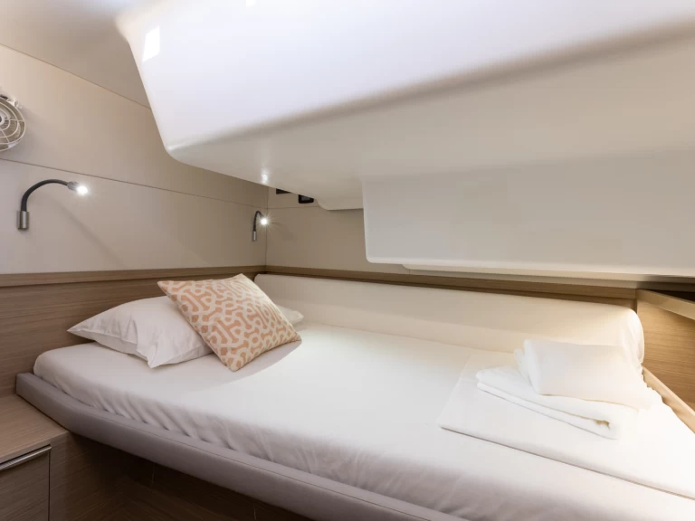 Wynajmij Katamaran z lub bez skippera Lagoon w Split