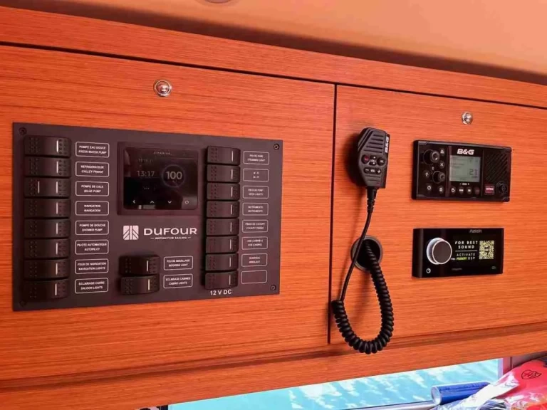 Dufour Dufour 470 między profesjonalistami a osobami prywatnymi w Agropoli