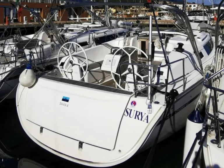 Bavaria Cruiser 41 między profesjonalistami a osobami prywatnymi w Olbia