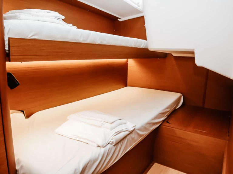 Wynajmij Jeanneau Sun Loft 47 w Olbia