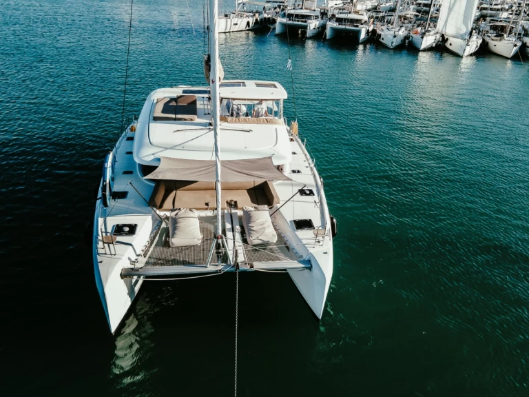 Lagoon Lagoon 42 między profesjonalistami a osobami prywatnymi w Lefkáda