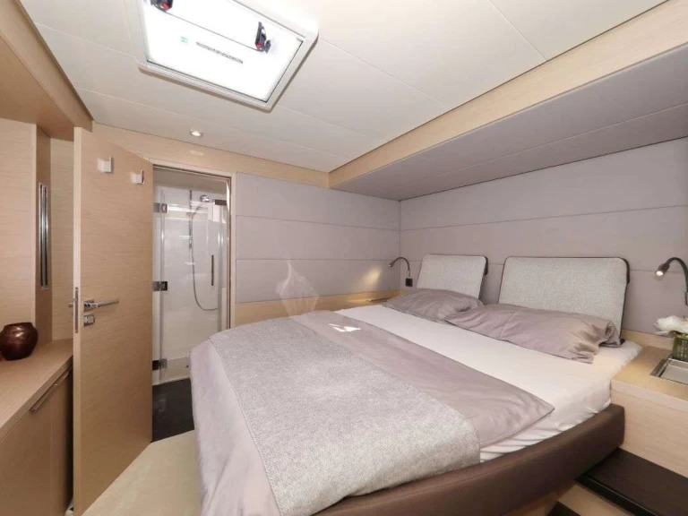 Wynajmij Katamaran z lub bez skippera Lagoon w Kastel Gomilica