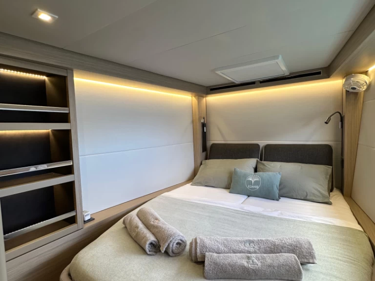 Wynajem Katamaran Lagoon z patentem 