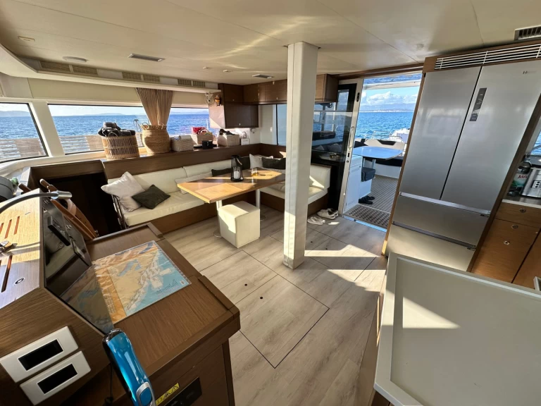 Wynajem Katamaran Lagoon z patentem 