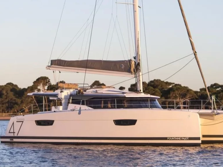 Wynajem Katamaran Fountaine Pajot z patentem 
