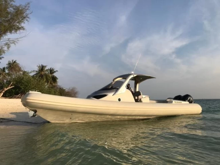 Wynajem Łódż półsztywna Sacs z patentem 