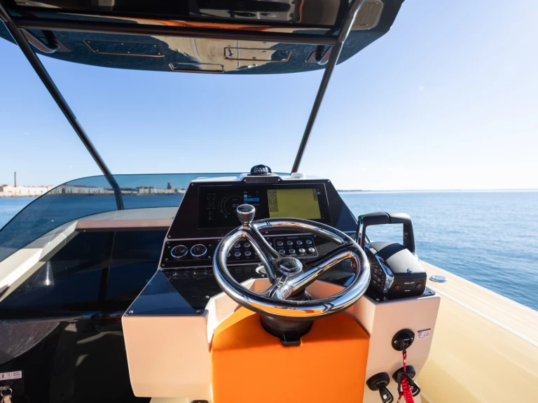 Wynajem Motorówka LILIBAEUM YACHT z patentem 