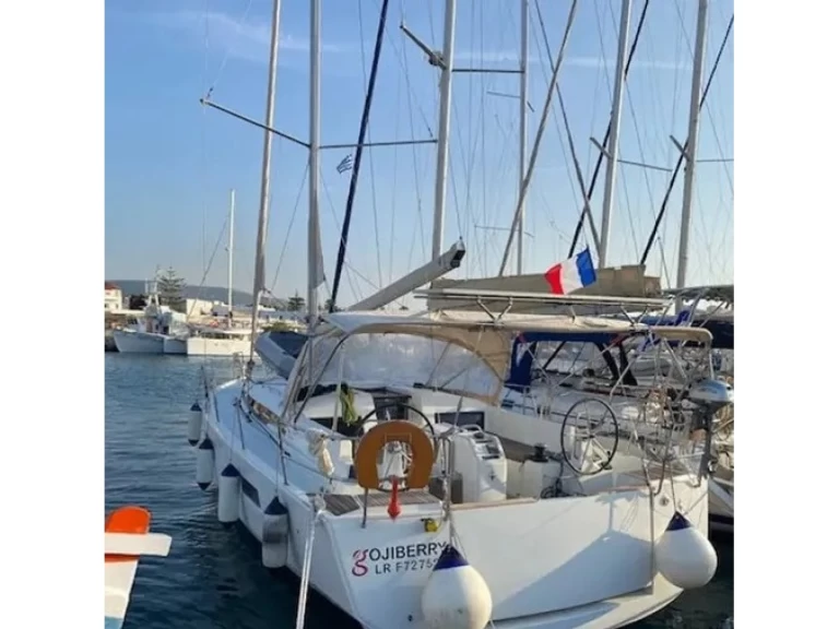 Wynajmij Jeanneau Sun Odyssey 440 w Paros (wyspa)