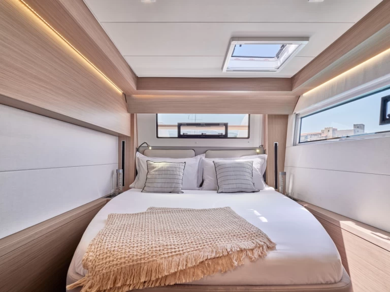 Lagoon Lagoon 51 między profesjonalistami a osobami prywatnymi w Pórto Chéli