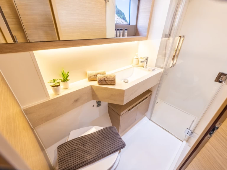 Wynajem Katamaran Lagoon z patentem 