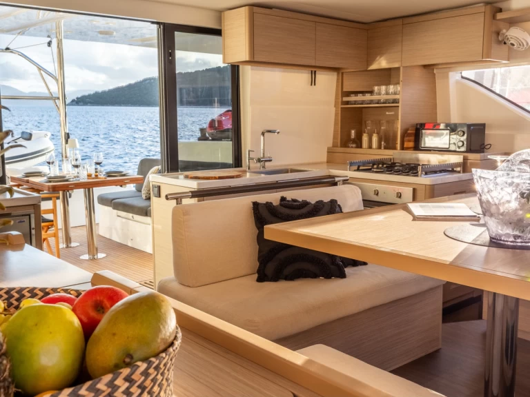 Lagoon Lagoon 51 między profesjonalistami a osobami prywatnymi w Lefkáda