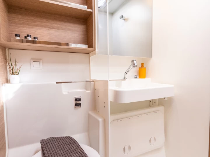 Lagoon Lagoon 43 między profesjonalistami a osobami prywatnymi w Lefkáda