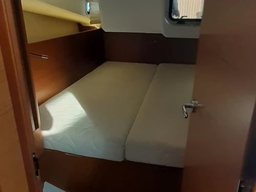 Jeanneau Sun Odyssey 440 między profesjonalistami a osobami prywatnymi w Olbia