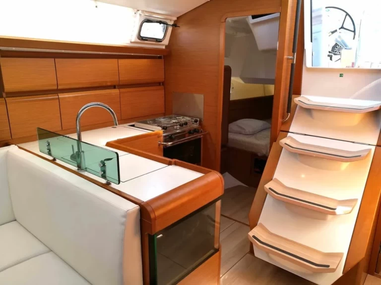 Wynajem łodzi Agropoli tanio Sun Odyssey 449