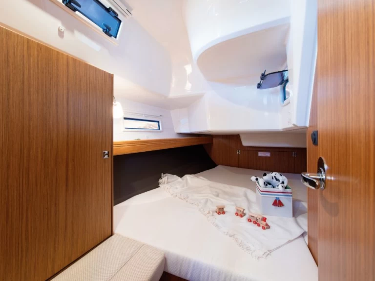 Bavaria Cruiser 37 między profesjonalistami a osobami prywatnymi w Punta Ala