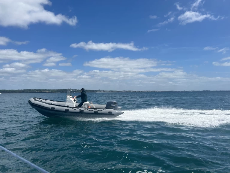 Wynajem Łódż półsztywna w  - Zodiac Zodiac 600 SRMN