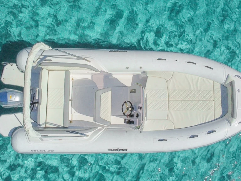 Salpa Salpa Soleil 20 między profesjonalistami a osobami prywatnymi w Cagliari