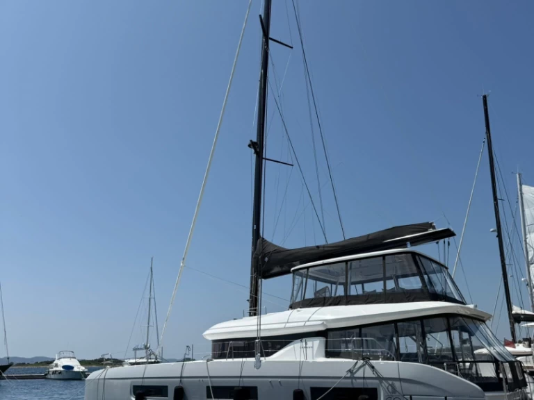 Lagoon Lagoon 60 między profesjonalistami a osobami prywatnymi w Kaštela