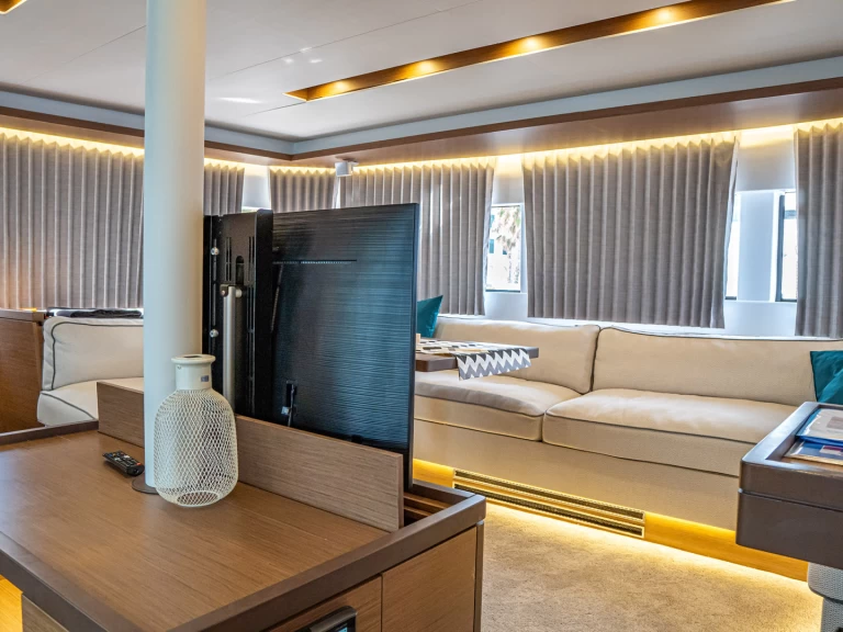 Lagoon Lagoon 50 między profesjonalistami a osobami prywatnymi w Kaštela