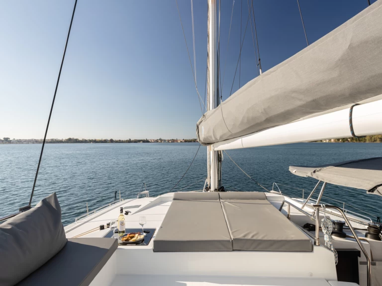Wynajem Katamaran Fountaine Pajot z patentem 