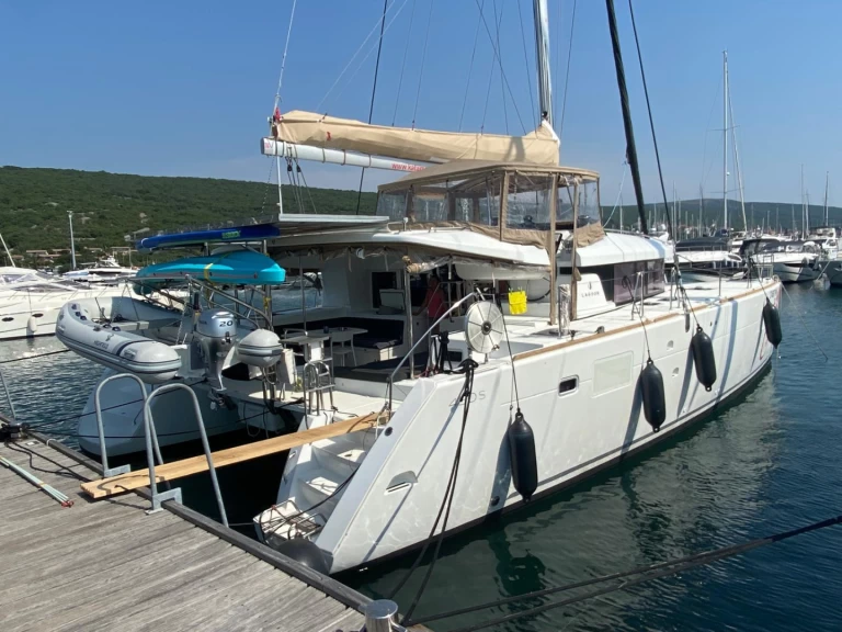Wynajmij Lagoon Lagoon 450 Sport Top w Punat