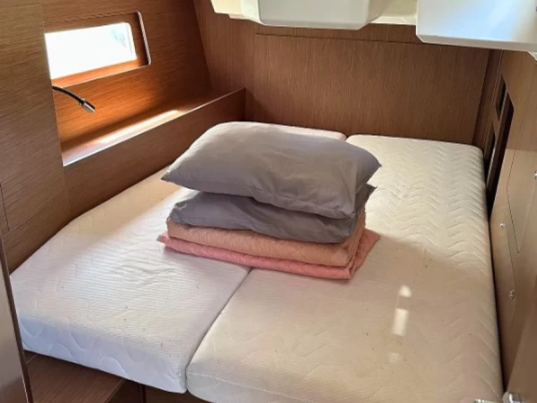 Żaglowiec do wynajmu w Alimos w najlepszej cenie