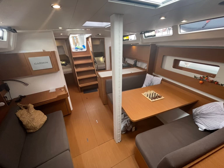 Wynajem łodzi Split tanio First 44