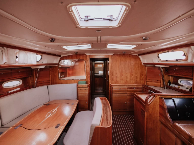 Żaglowiec do wynajmu w Mahon w najlepszej cenie