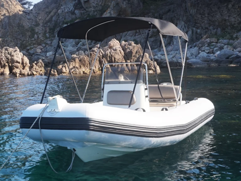 Wynajem Łódż półsztywna Zodiac z patentem 