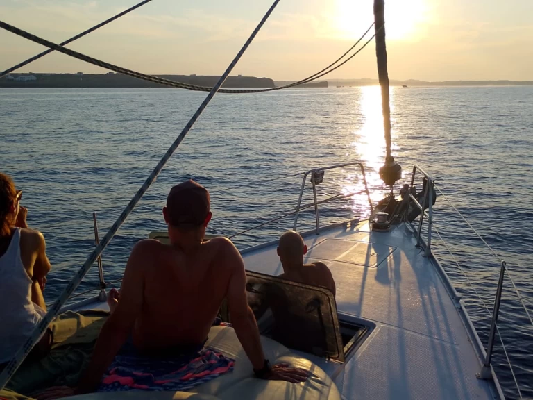 Wynajem Żaglowiec Bénéteau z patentem 