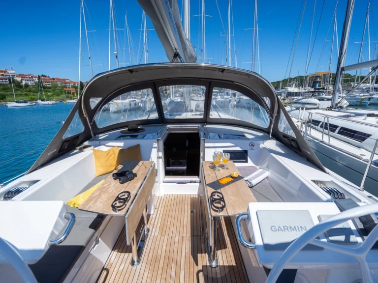 Wynajem Żaglowiec Bavaria z patentem 