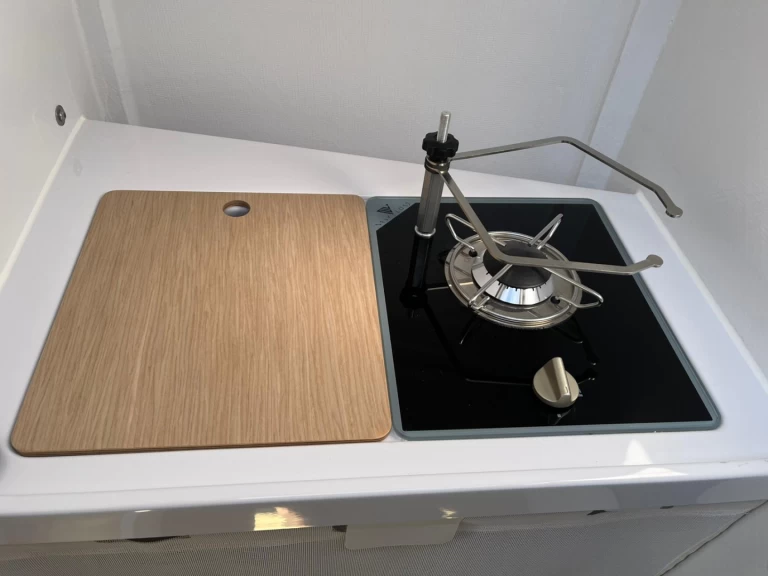 Wynajem łodzi Split tanio First 27