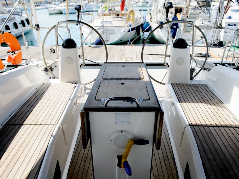 Wynajem Żaglowiec Bavaria z patentem 